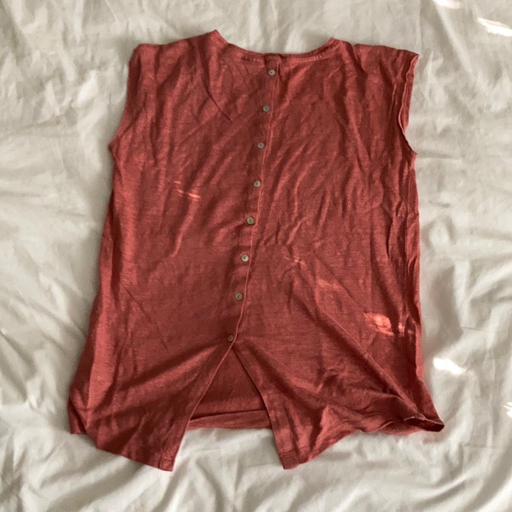 Tahari 100% linen back buttoned top